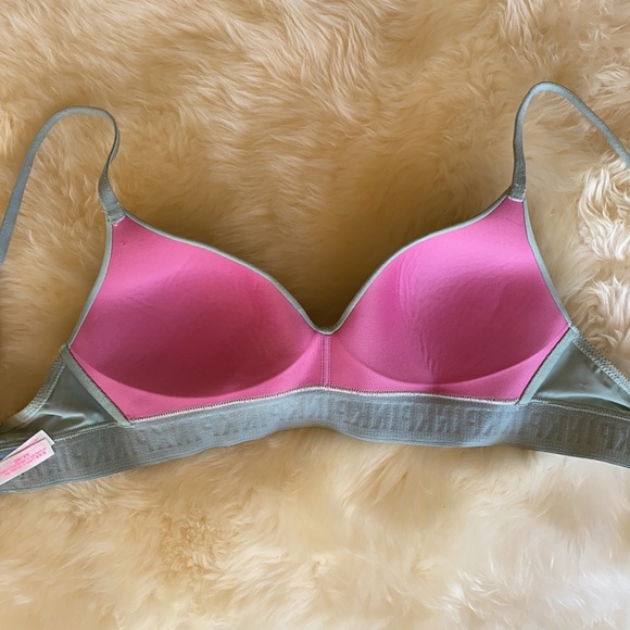 PINK Victoria’s Secret 34B mint soft cup bra - Picture 4 of 8